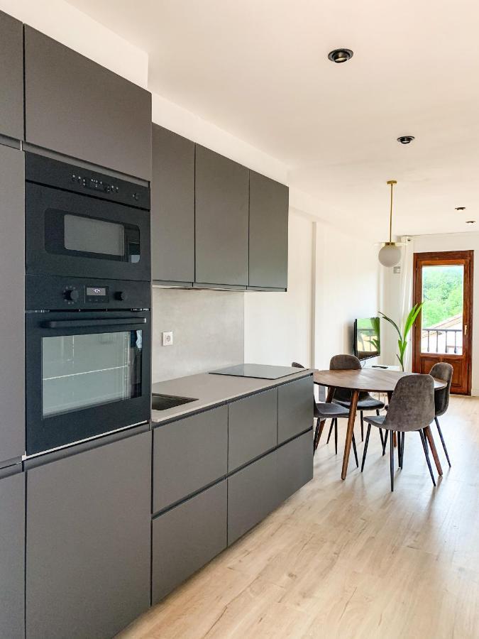 Acogedor Apartamento Con Terraza Y Parking Publico En Comillas Exterior photo