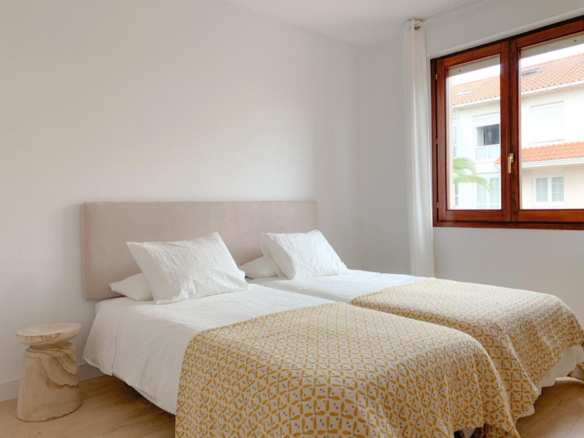 Acogedor Apartamento Con Terraza Y Parking Publico En Comillas Exterior photo