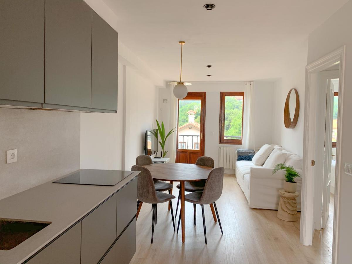 Acogedor Apartamento Con Terraza Y Parking Publico En Comillas Exterior photo